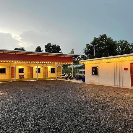 บ้านพูลทรัพย์ที่พัก Phibun Mangsahan Dış mekan fotoğraf